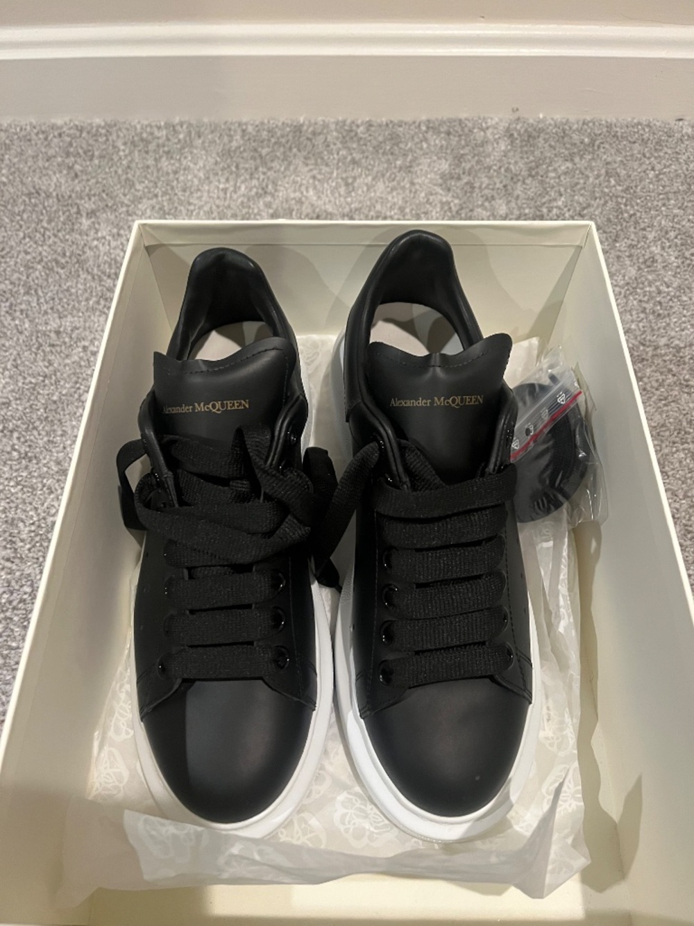 Alexander McQueen Sneakers – Black/White – Size 39 - Picture 2 of 3